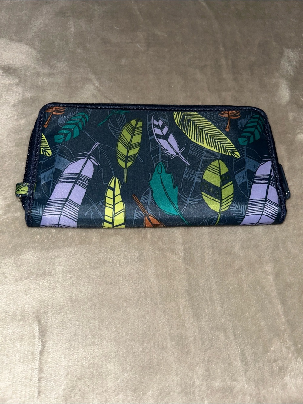 thirty-one Feather Print Coupon Clutch Zip Wristlet with Inserts
